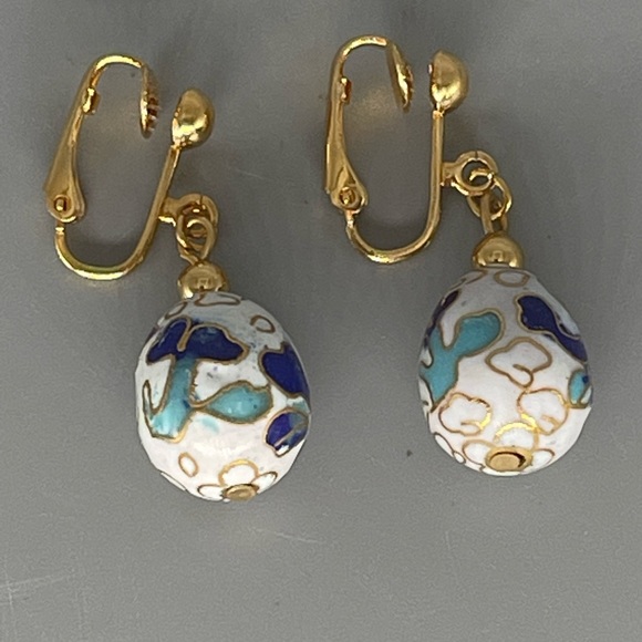 !!SOLD!! Vintage Avon White Blue Cloisonné Easter Egg Clip Earrings Bracelet - Picture 7 of 10